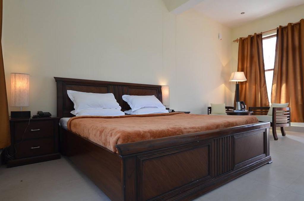 Hotel Deodar Villa دارامشالا الغرفة الصورة