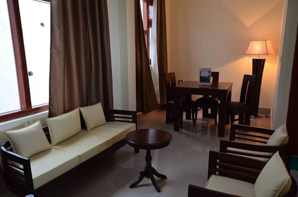 Hotel Deodar Villa دارامشالا الغرفة الصورة