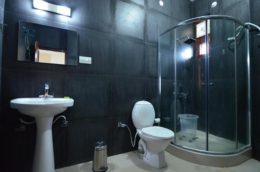 Hotel Deodar Villa دارامشالا الغرفة الصورة