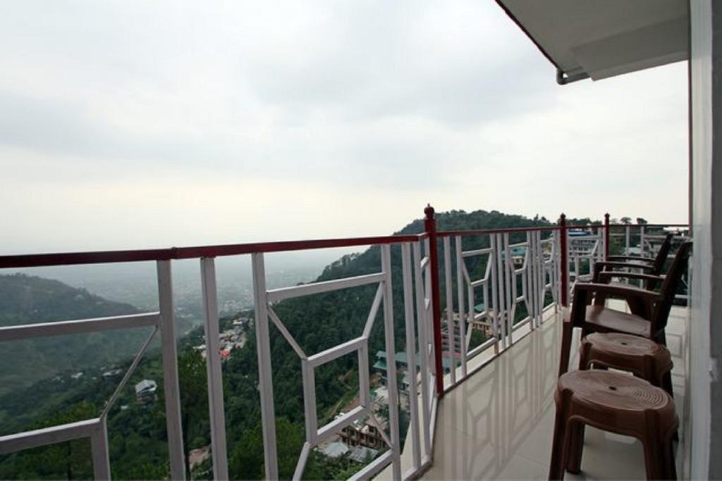 Hotel Deodar Villa دارامشالا الغرفة الصورة
